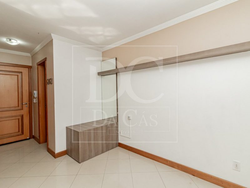 Apartamento à venda com 75m², 2 dormitórios, 1 suíte, 1 vaga no bairro Medianeira em Porto Alegre