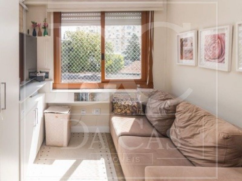 Apartamento à venda com 60m², 2 dormitórios, 1 vaga no bairro Passo da Areia em Porto Alegre