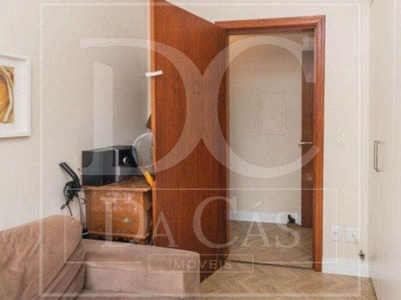 Apartamento à venda com 60m², 2 dormitórios, 1 vaga no bairro Passo da Areia em Porto Alegre