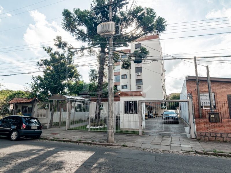 Apartamento à venda com 75m², 2 dormitórios, 1 suíte, 1 vaga no bairro Medianeira em Porto Alegre