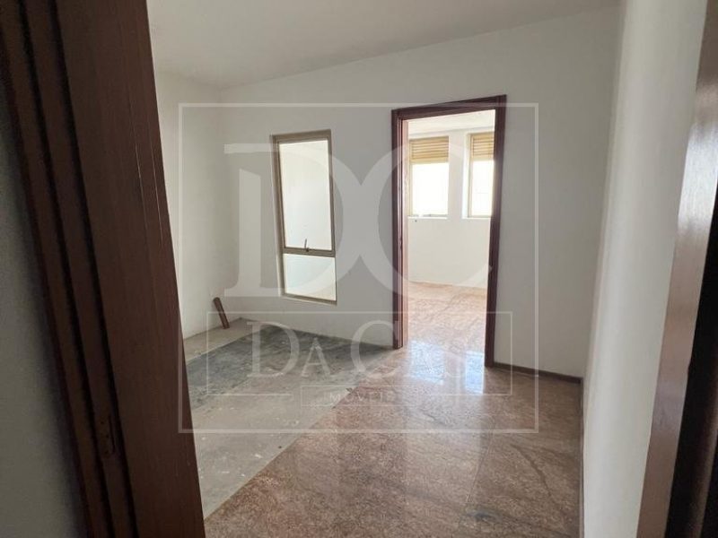 Apartamento à venda com 547m², 4 dormitórios, 1 suíte, 4 vagas no bairro Floresta em Porto Alegre