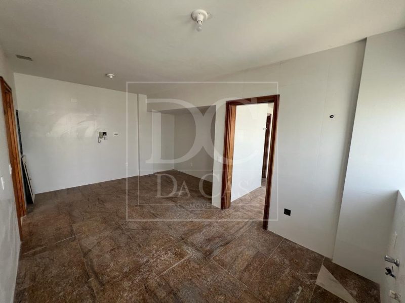 Apartamento à venda com 547m², 4 dormitórios, 1 suíte, 4 vagas no bairro Floresta em Porto Alegre