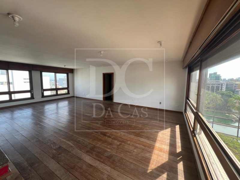 Apartamento à venda com 547m², 4 dormitórios, 1 suíte, 4 vagas no bairro Floresta em Porto Alegre