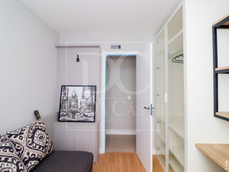 Apartamento à venda com 43m², 1 dormitório, 1 suíte, 1 vaga no bairro Central Parque em Porto Alegre