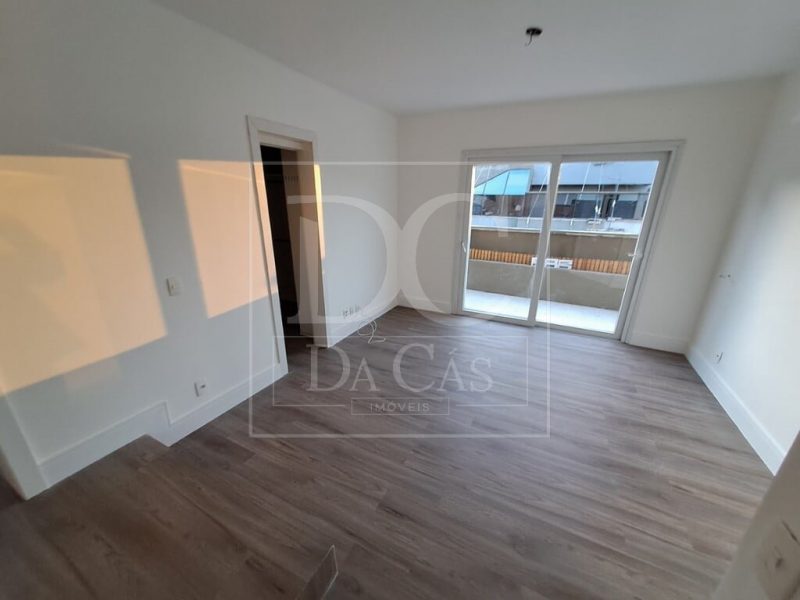 Apartamento à venda com 246m², 3 dormitórios, 1 suíte, 3 vagas no bairro Bela Vista em Porto Alegre