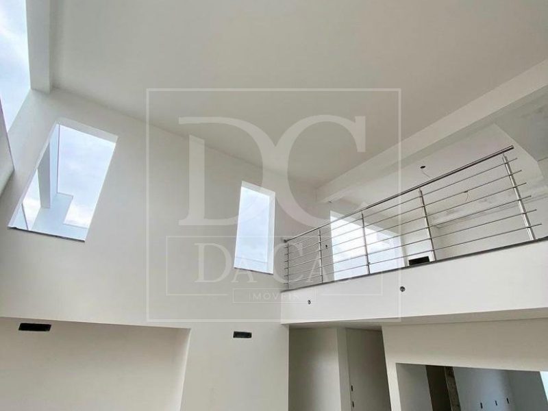 Loft à venda com 209m², 3 dormitórios, 1 suíte, 2 vagas no bairro Chácara das Pedras em Porto Alegre