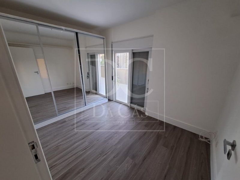 Apartamento à venda com 246m², 3 dormitórios, 1 suíte, 3 vagas no bairro Bela Vista em Porto Alegre