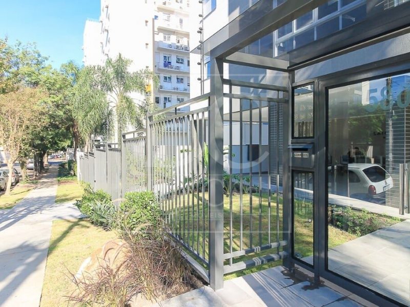 Apartamento à venda com 71m², 2 dormitórios, 1 suíte, 2 vagas no bairro Petrópolis em Porto Alegre