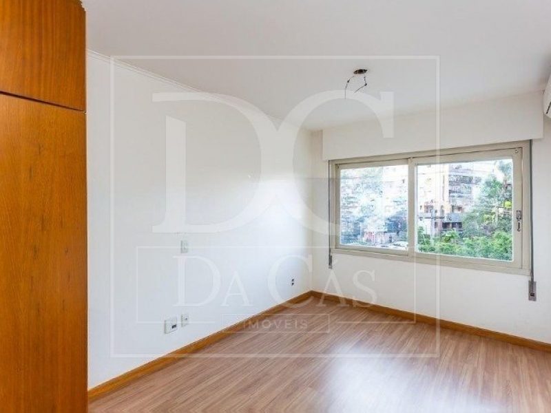 Apartamento à venda com 121m², 3 dormitórios, 1 suíte, 1 vaga no bairro Três Figueiras em Porto Alegre