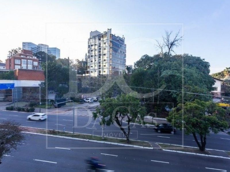 Apartamento à venda com 121m², 3 dormitórios, 1 suíte, 1 vaga no bairro Três Figueiras em Porto Alegre