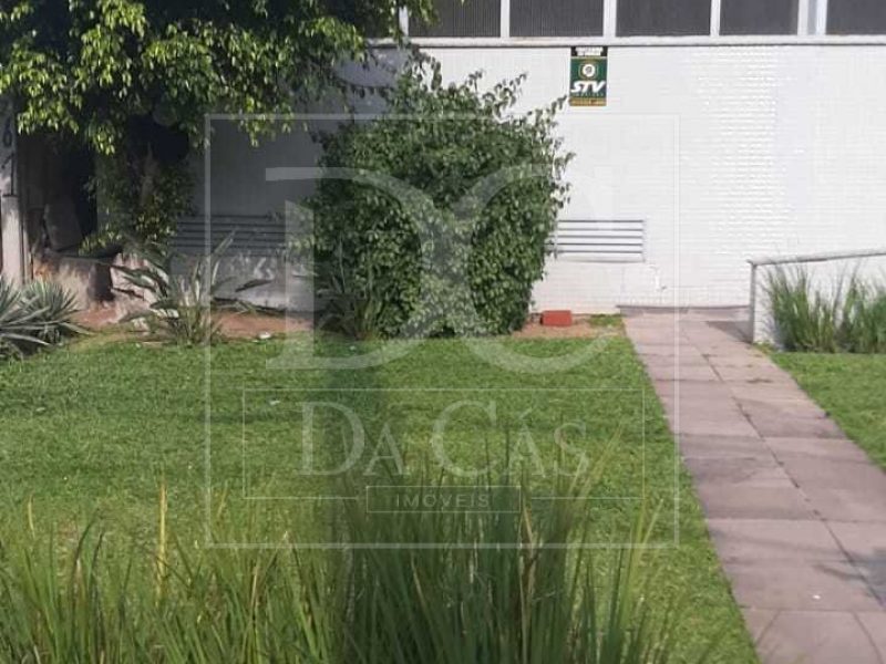 Salas/Conjuntos à venda com 47m², 1 vaga no bairro Santana em Porto Alegre