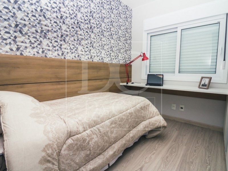 Apartamento à venda com 67m², 2 dormitórios, 1 suíte, 1 vaga no bairro Santana em Porto Alegre