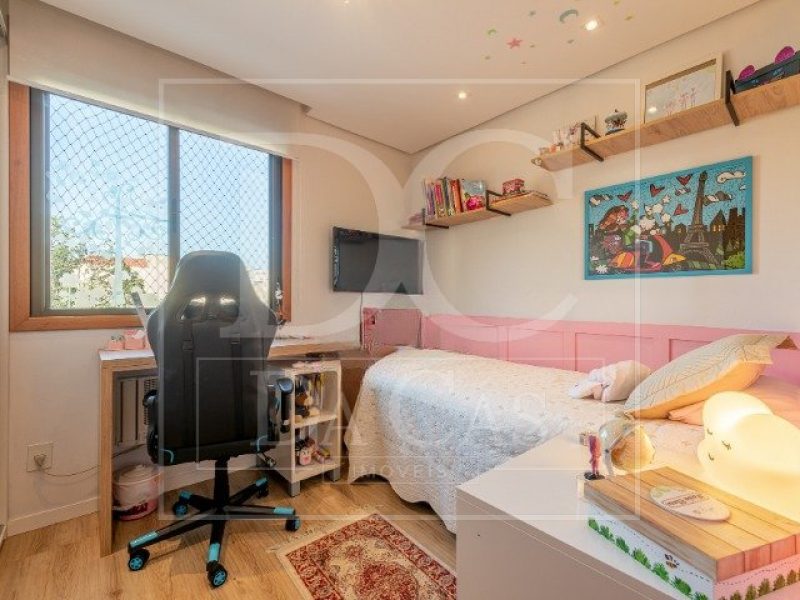 Apartamento à venda com 74m², 2 dormitórios, 1 suíte, 2 vagas no bairro Passo da Areia em Porto Alegre