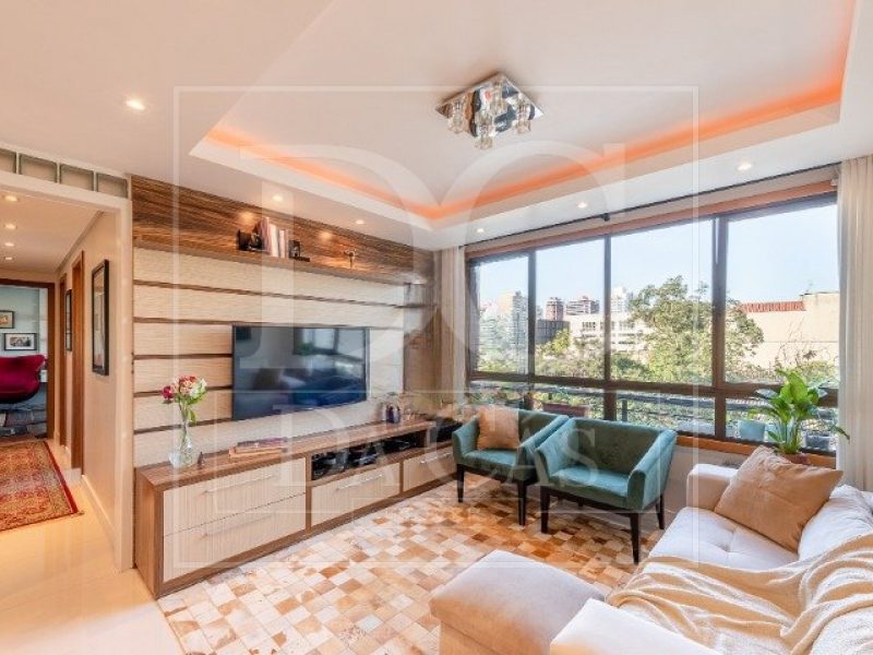 Apartamento à venda com 74m², 2 dormitórios, 1 suíte, 2 vagas no bairro Passo da Areia em Porto Alegre