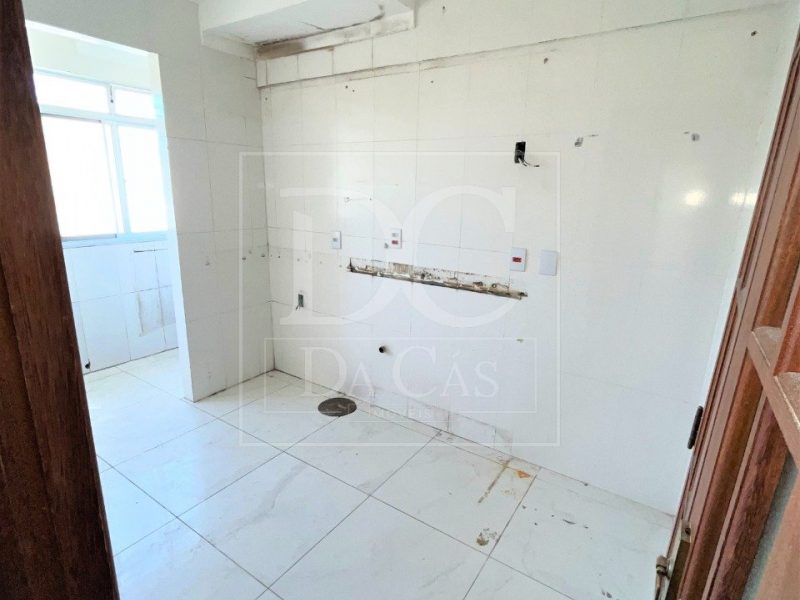 Apartamento à venda com 61m², 2 dormitórios, 1 vaga no bairro Partenon em Porto Alegre