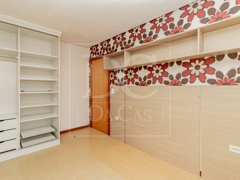 Apartamento à venda com 75m², 2 dormitórios, 1 suíte, 1 vaga no bairro Medianeira em Porto Alegre