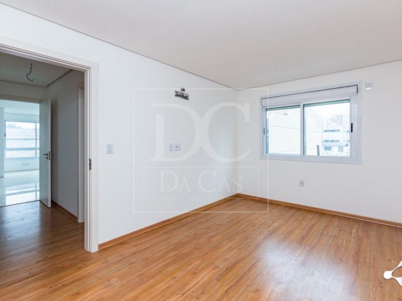 Apartamento à venda com 97m², 2 dormitórios, 1 suíte, 2 vagas no bairro Passo da Areia em Porto Alegre