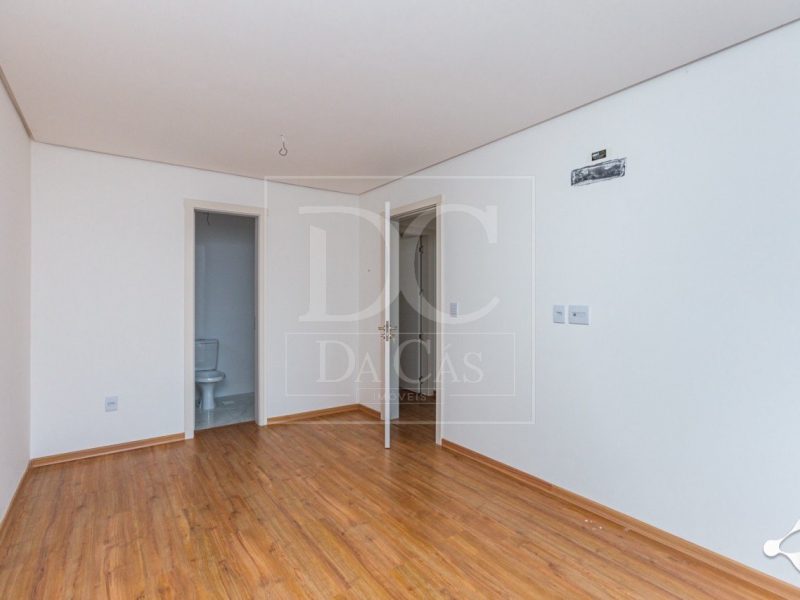 Apartamento à venda com 97m², 2 dormitórios, 1 suíte, 2 vagas no bairro Passo da Areia em Porto Alegre