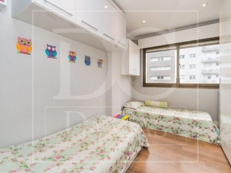 Cobertura à venda com 283m², 3 dormitórios, 1 suíte, 2 vagas no bairro Bela Vista em Porto Alegre