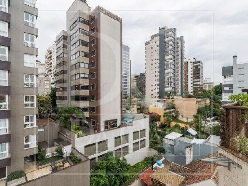 Cobertura à venda com 283m², 3 dormitórios, 1 suíte, 2 vagas no bairro Bela Vista em Porto Alegre