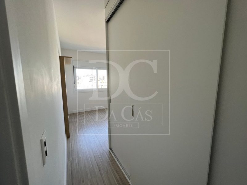 Apartamento à venda com 67m², 2 dormitórios, 1 suíte, 1 vaga no bairro Santana em Porto Alegre